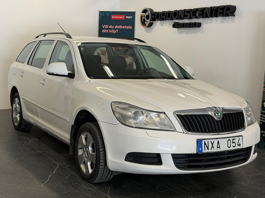 Skoda Octavia Kombi 1.6 TDI 105hk Ambiente | Automat | Navi | BT |