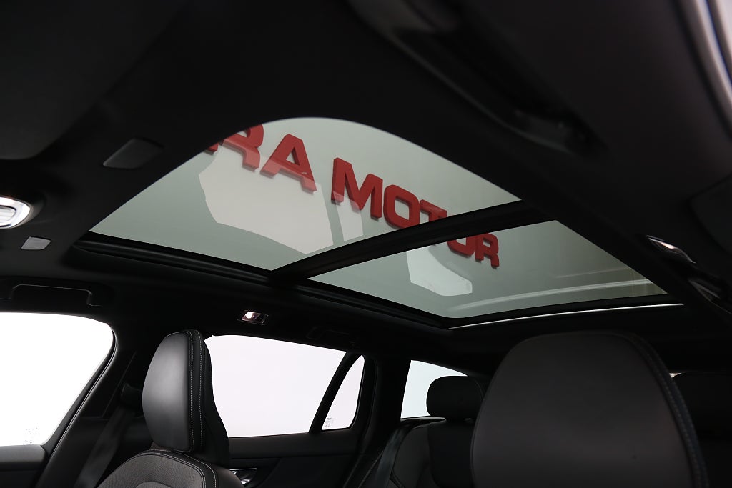 Volvo V60 Recharge T8 392hk R-Design Pro Edition III AWD B&W Pano