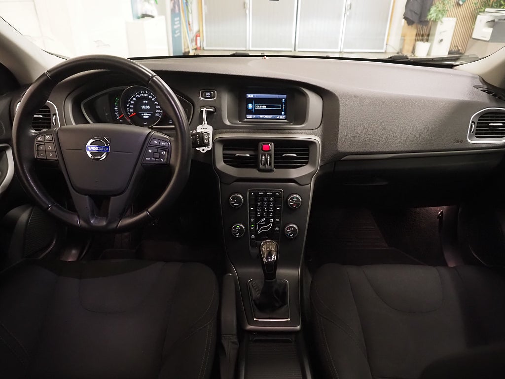 Volvo V40 T2 122hk Kinetic P-Värmare Kamrem bytt 2016