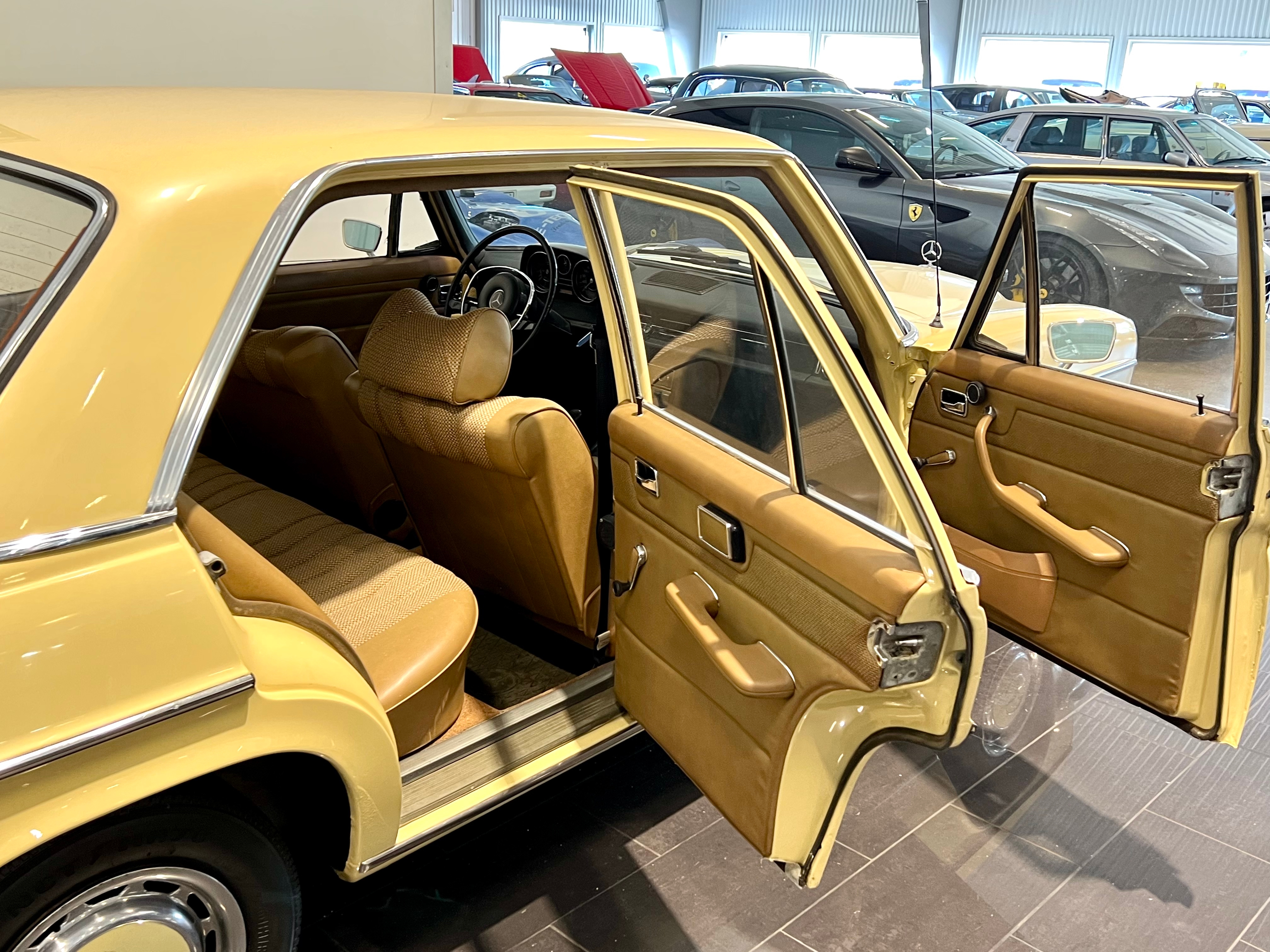 Mercedes-Benz 230 Svensksåld 1973, bild 7/23