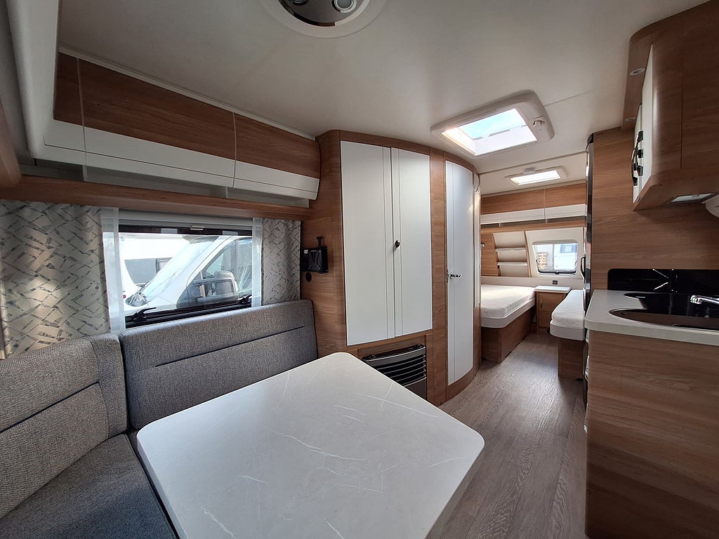 Hobby De Luxe 495 UL Långbädd, Tält