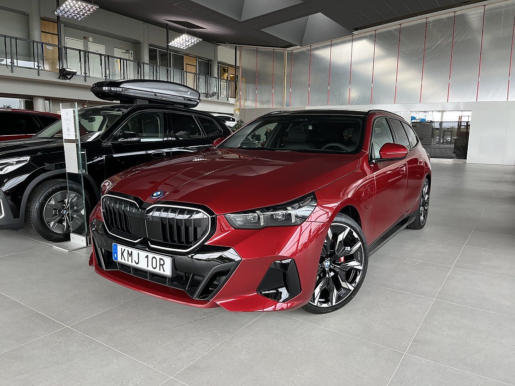 BMW 530e xDrive Touring M Sport Pro Panorama Drag B&W Rattvärme