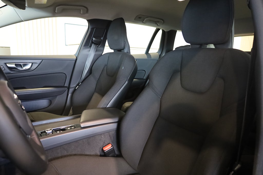 Volvo V60 D4 AUT Momentum Advanced SE II Drag Navi VOC Moms 2021