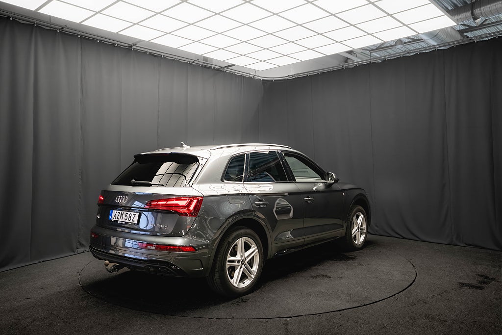 Audi Q5 55 TFSI e Q S Line DRAG KAMERA MATRIX-LED MOMS 1 ÄGARE