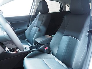 Halvkombi Mazda CX-3 13 av 20
