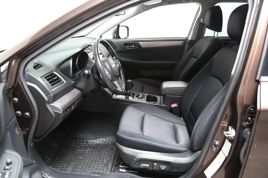 Subaru Outback 2,5i 175hk Base AWD Aut Extraljusramp 1ägare Drag 2017