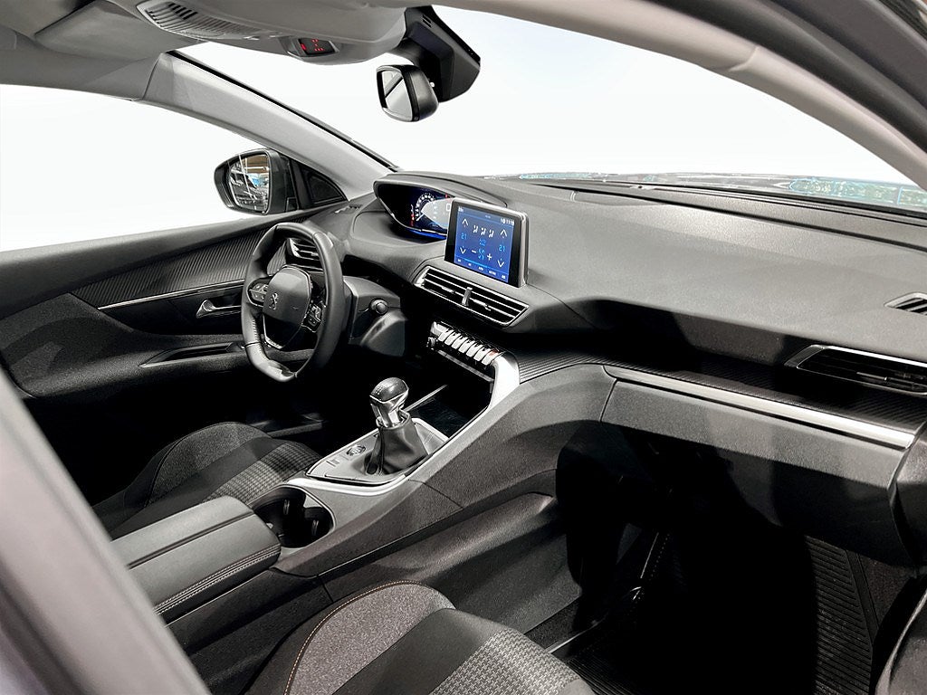 Bild på Peugeot 5008 Active 1.2 PT 130hk - P-SENSORER, CARPLAY