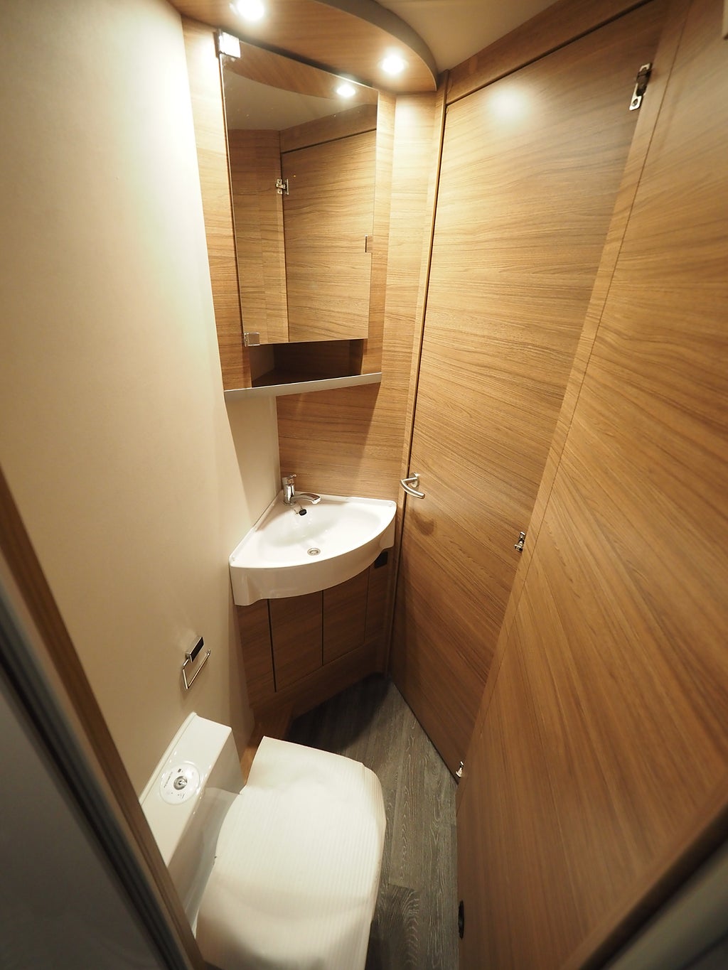 Weinsberg CaraSuite 650 MF AUT | 3500kg | Loungepaket