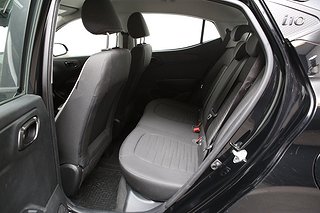Halvkombi Hyundai i10 11 av 15
