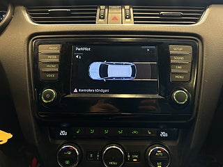 Skoda Octavia Kombi 1.8 TSI 4×4 Drag/P-sens/AdaptivFart/MoK-värm – bild 11