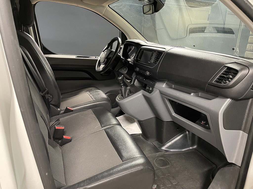 Bild på Opel Vivaro Business L2 BlueHDi 120hk - Drag & Webasto