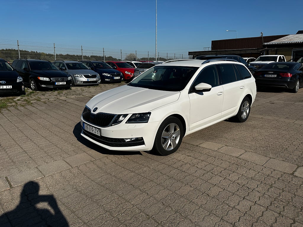 Skoda Octavia COMBI 1.0TSI AUT PREMIUM VÄRMARE NAVI DRAG 2-ÅRS GARANTI