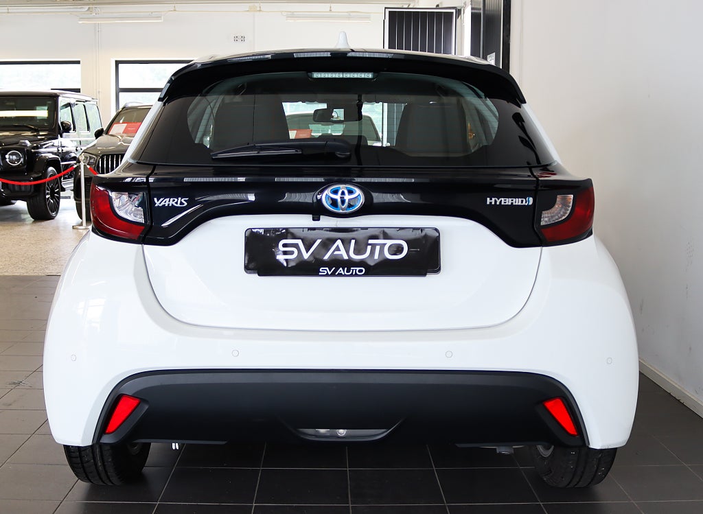 Toyota Yaris Hybrid CVT Active B-kamera Säkerhetspaket Moms