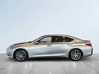 Lexus ES 300h 2.5 E-CVT Limited Edition S&V-hjul/Taklucka/Kamera – bild 4