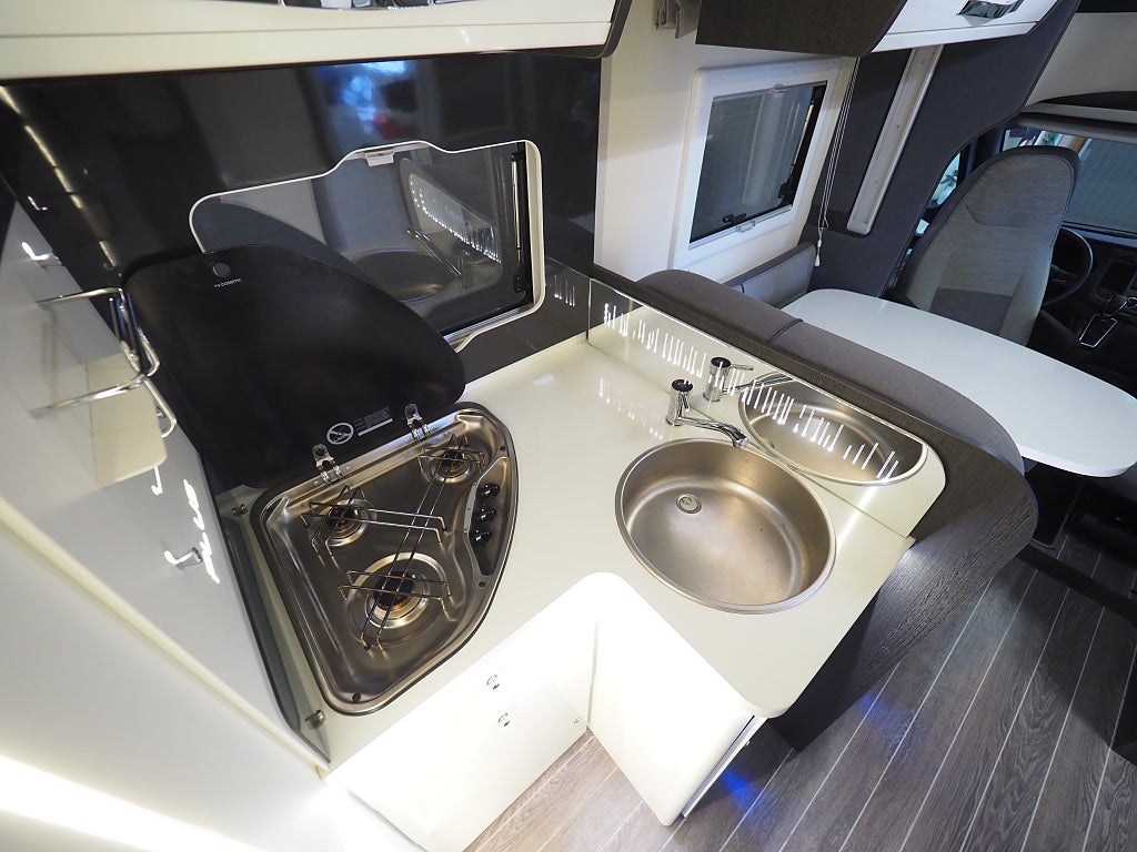 Ci Magis 65 XT AUT I 160hk I Queenbädd I Markis I Taksäng I 3500kg