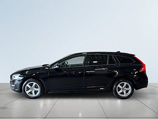 Volvo V60 D4 AWD Aut Värmare Ccokpit Farthållare Nyserv Psens S&V – bild 3