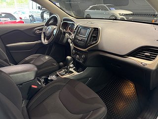 SUV Jeep Cherokee 9 av 10