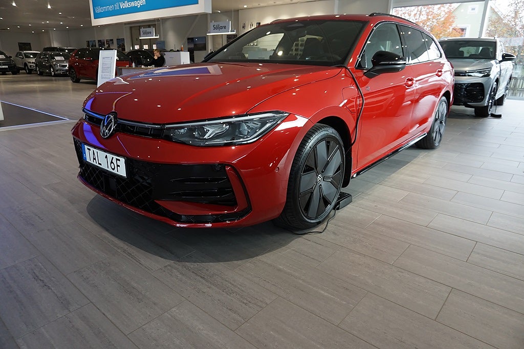 Volkswagen Passat eHybrid 272hk R-LINE