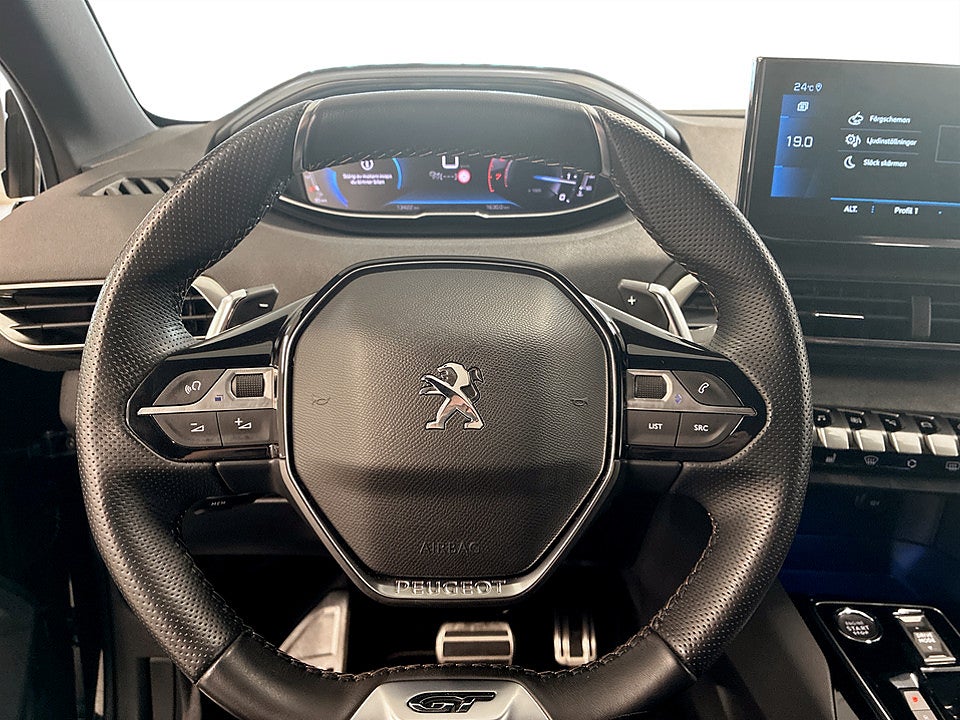 Bild på Peugeot 5008 GT Black Pack 1.2 PT 130hk Aut 7-SITS B-KAMERA ELSTOL