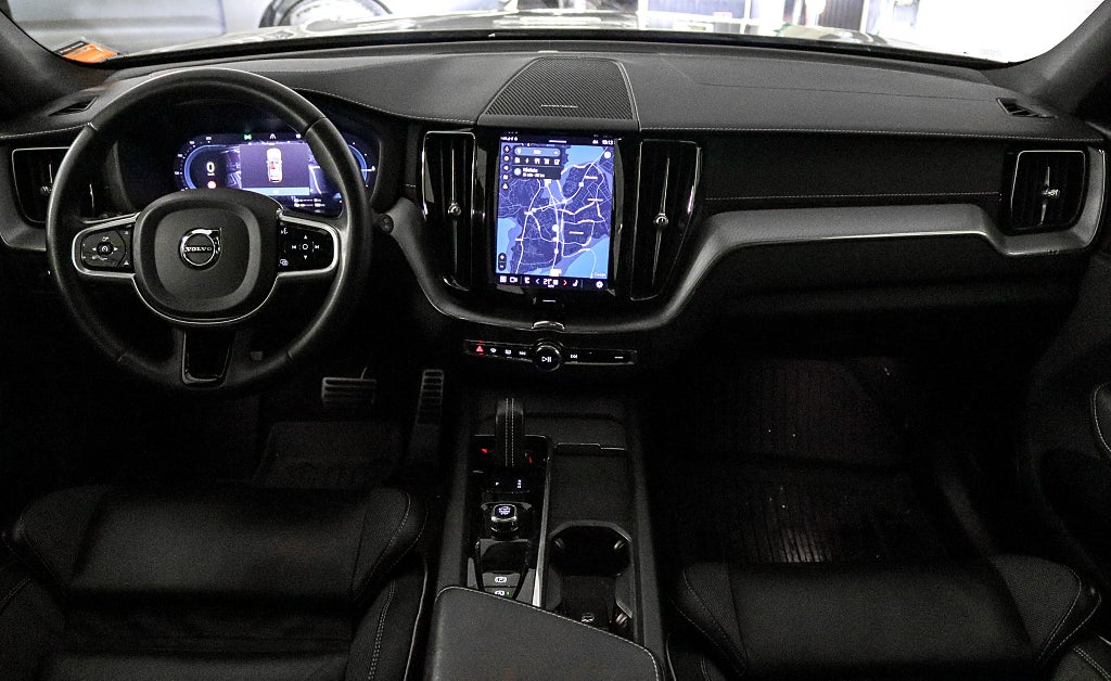 Volvo XC60 Recharge T8 AWD R-Design H/K Pano Värmare Drag
