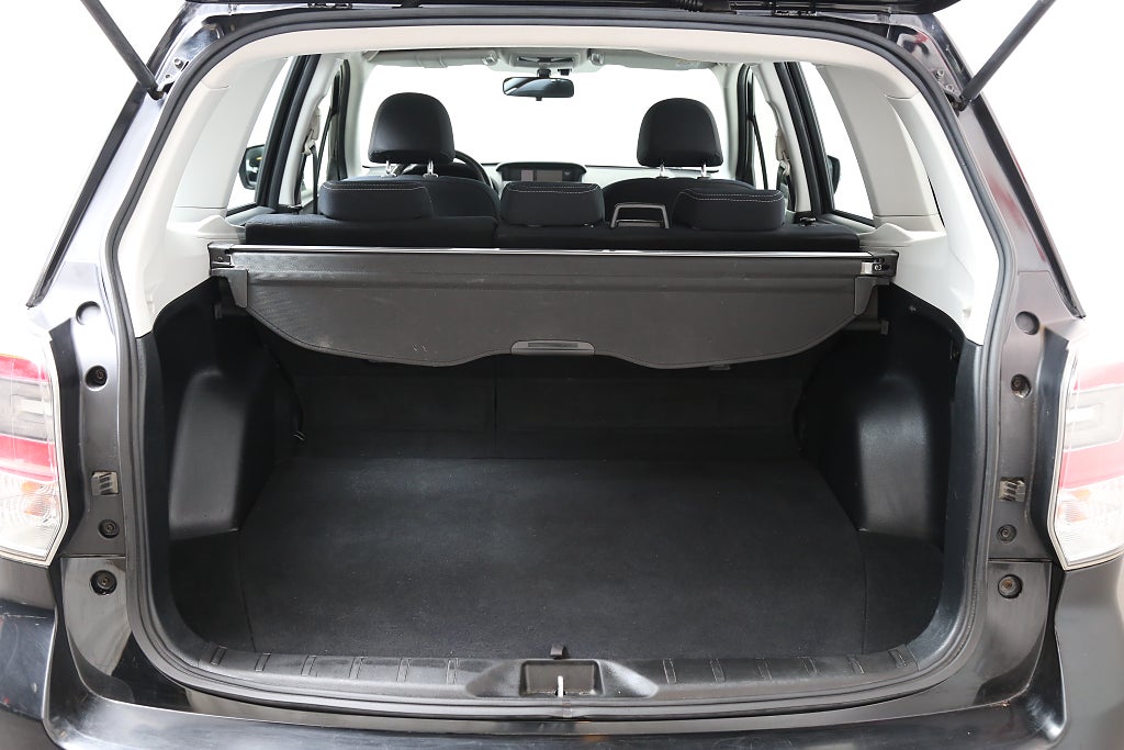 Subaru Forester 2,0D 147hk XS AWD Aut Extraljus Motorvärmare Drag 2016