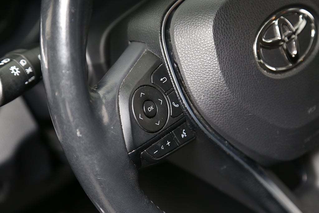 Toyota RAV4 2,5 Hybrid E-CVT Executive 2WD JBL Navi Skinn Dragkrok 2019