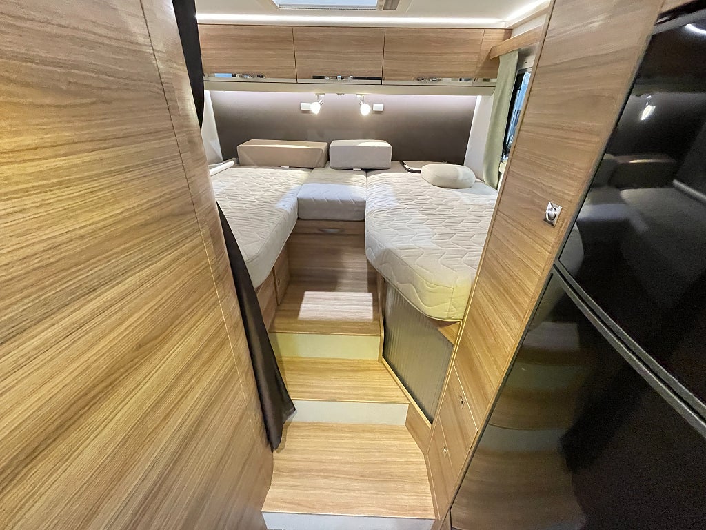 Adria Matrix Supreme 687 SL /ALDE/Solcell/Taksäng/Kedja/5 bältad/  - Adria