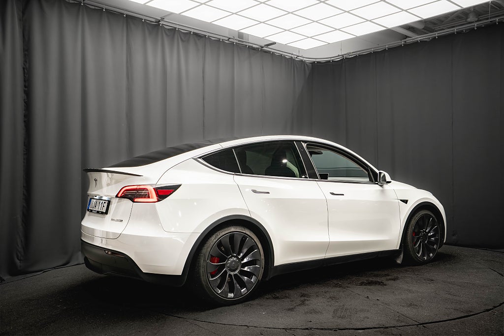Tesla Model Y Performance AWD DRAG PANO 21'' 90.2%SoH 1-ÄGARE MOMS