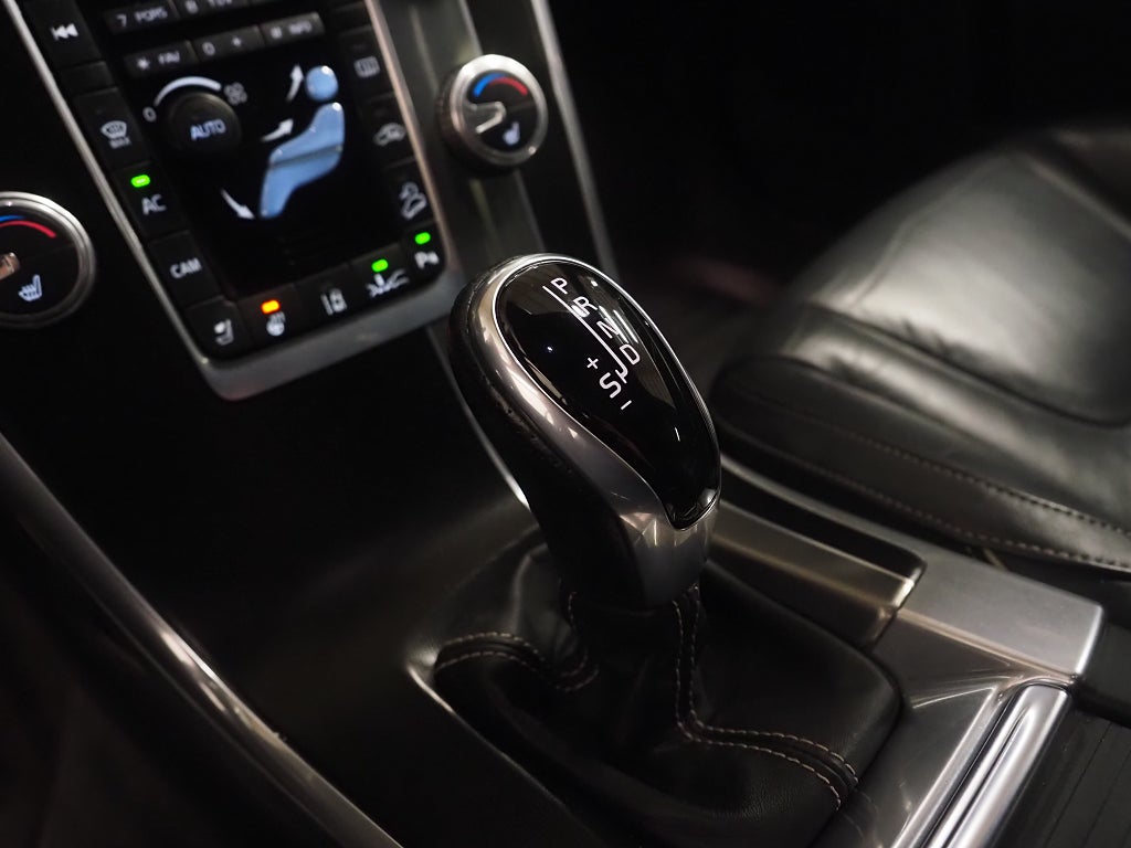 Volvo XC60 Polestar D5 AWD 230hk Black R R-Design Se Utrustning! 2015