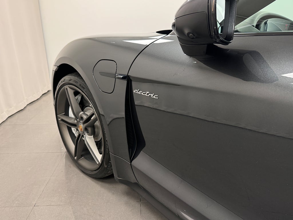 Porsche Taycan 2022 - miniatyr 13