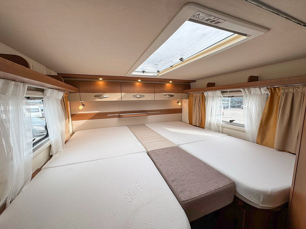 Knaus VAN I 600 ME Enkelsängar 220m. bred Väldigt fin !