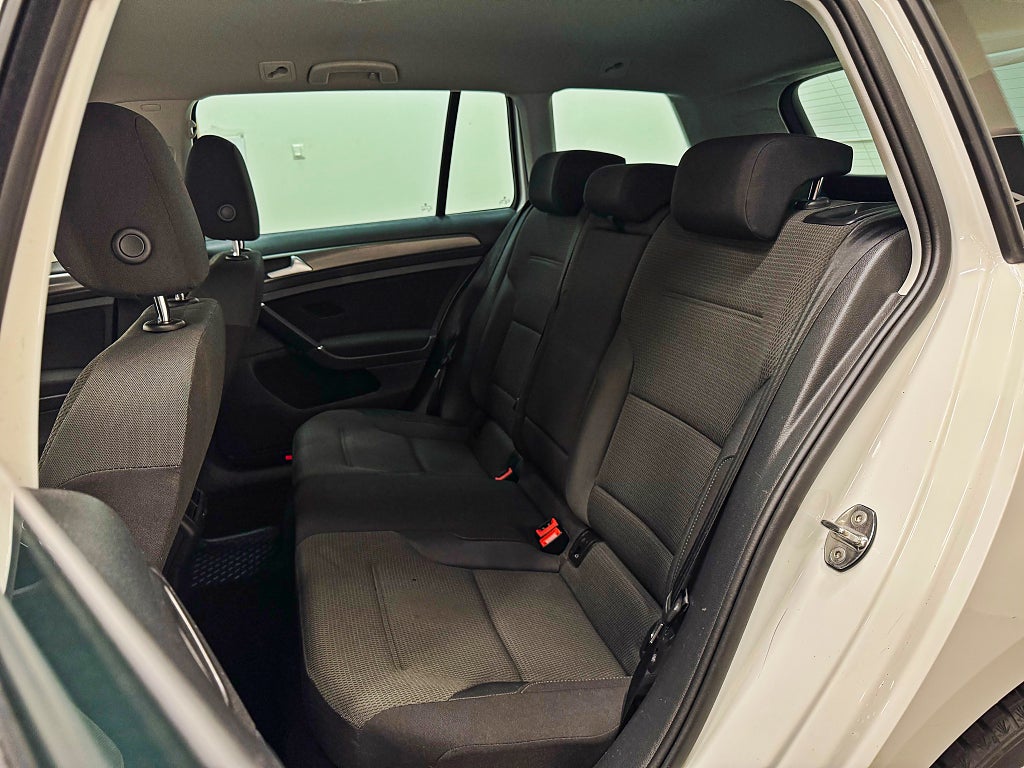 Volkswagen Golf SportKombi 1.6 TDI Automat 116hk Kamrem Nybytt