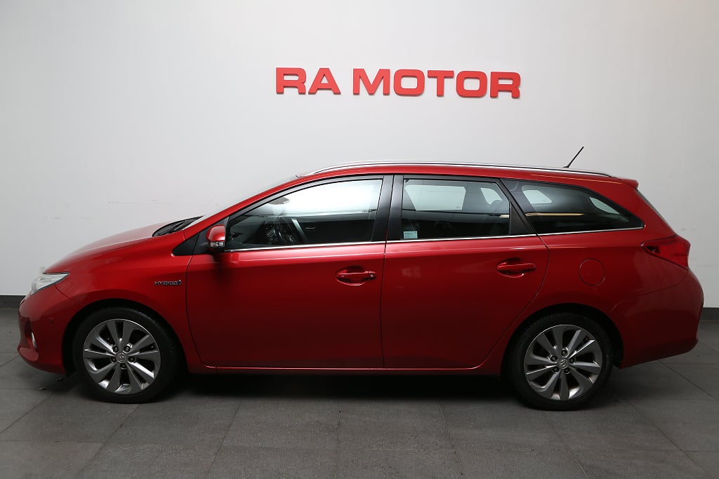 Toyota Auris Touring Sports Hybrid e-CVT Executive 2015
