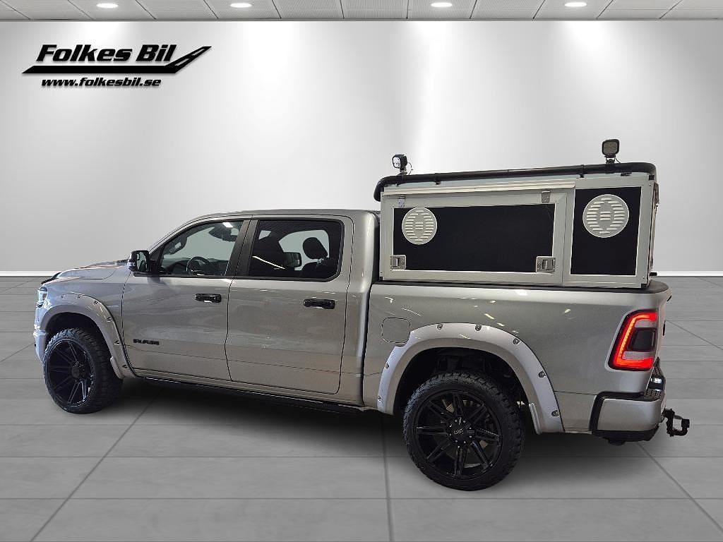 Dodge RAM 1500 Limited Night Ed. V8 HEMI Hundkåpa Extraljus x5