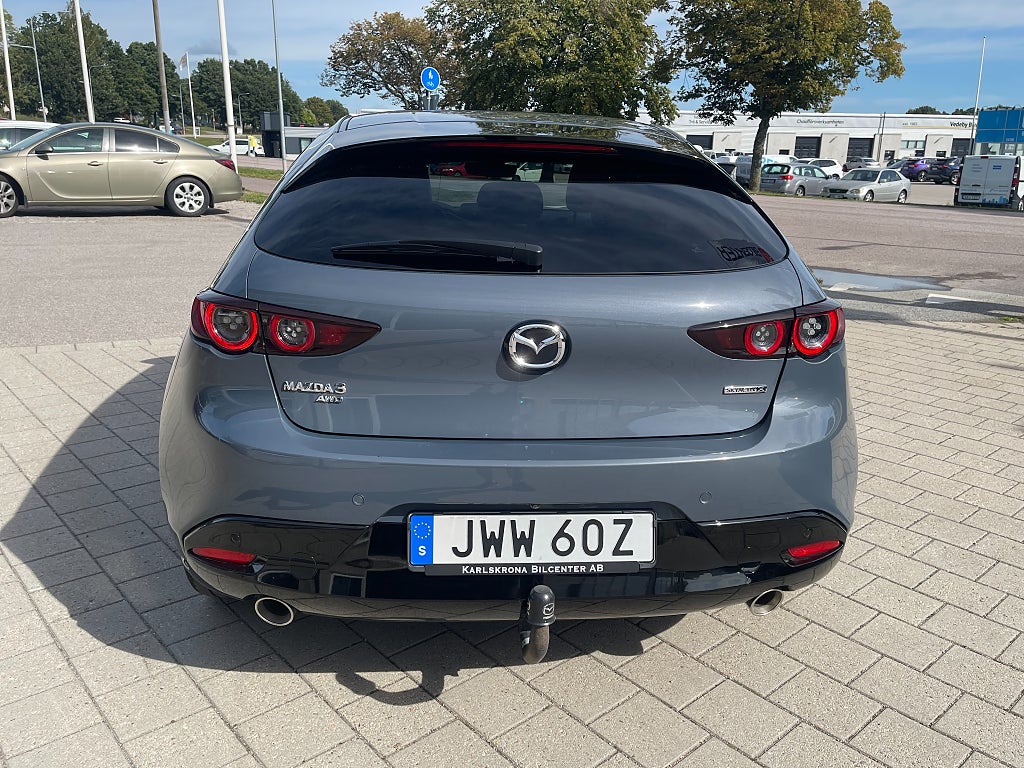 Mazda 3 Cosmo vinröd skinnklädsel 2.0 SKYACTIV-X AWD 180 hk