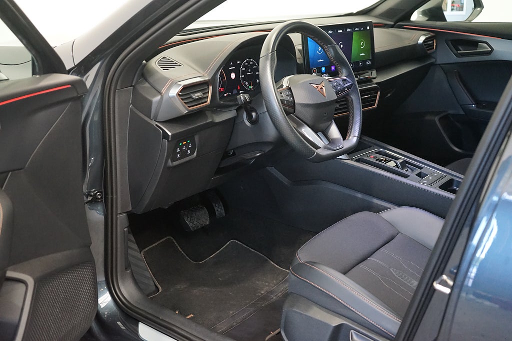 Cupra Formentor 1.5 TSI Automat Cockpit Carplay B-kamera 150hk