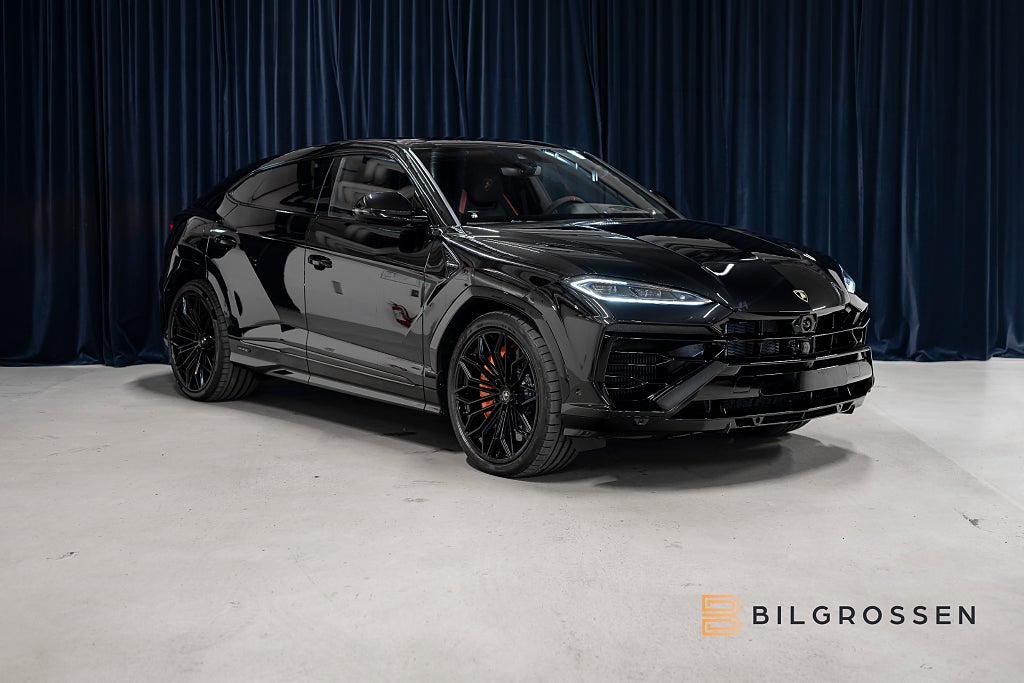Lamborghini Urus SE Style-P Dark Carbon Adv 3D B&O Nero Helene 23” NY