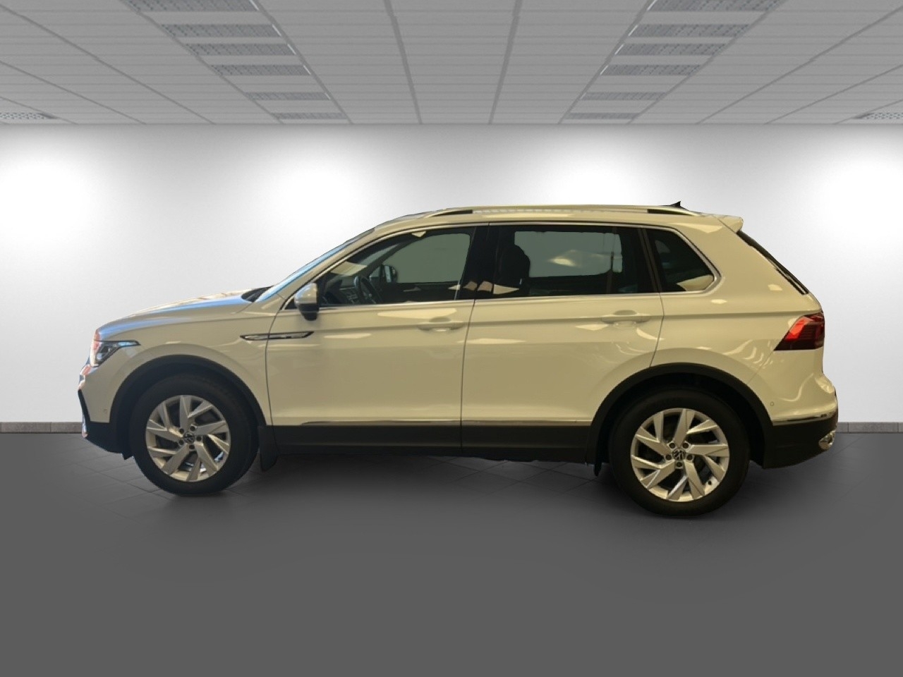 Volkswagen Tiguan 2021, bild 4/10