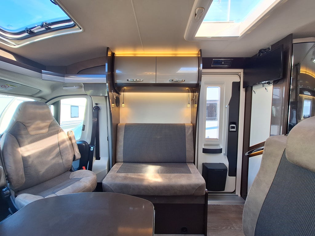 Hobby Optima Premium T 70 E Långbädd, Solcell