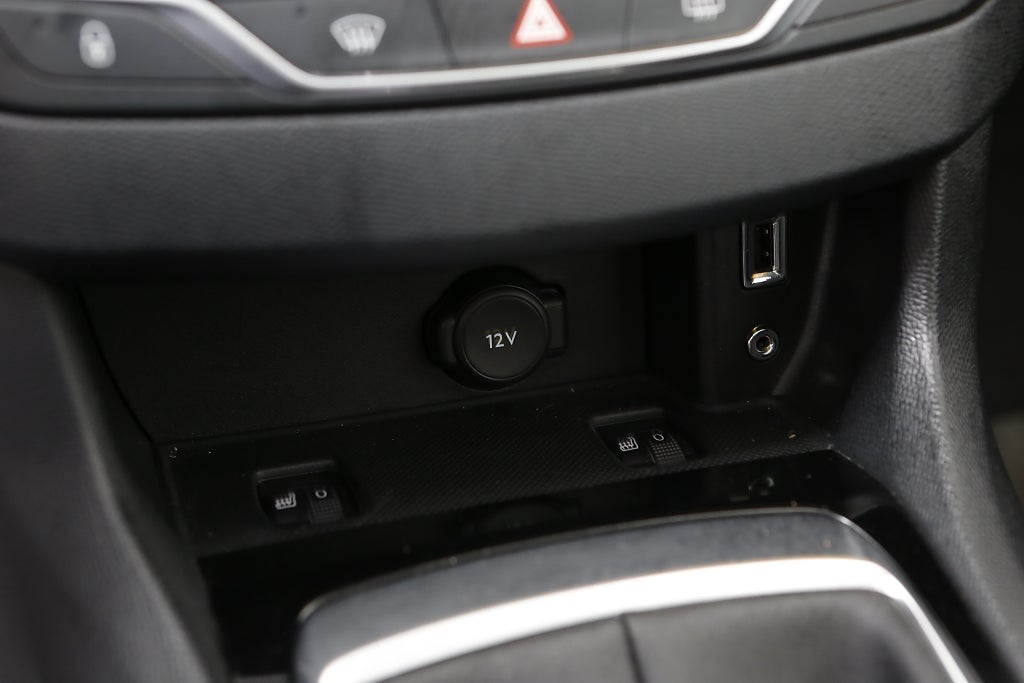 Peugeot 308 1,2 e-THP 110hk Active Kombi Panorama