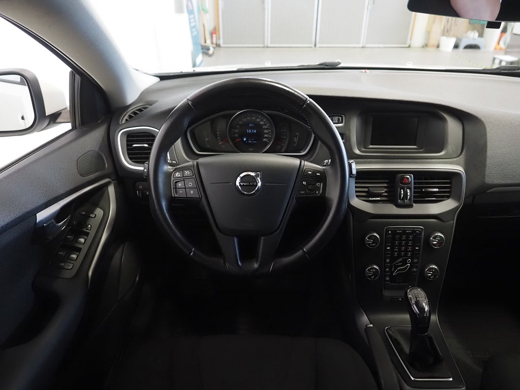 Volvo V40 D2 Business 120hk Drag P-Sen VOC D-Värm 2018