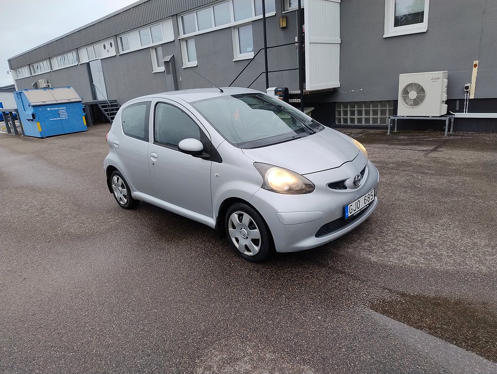 Toyota Aygo 5-dörrar 1.0 VVT-i s+v.däck.ny servad