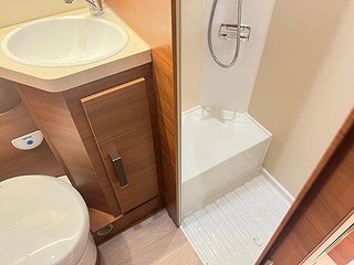 Husbil-alkov Elnagh BARON 26 18 av 27