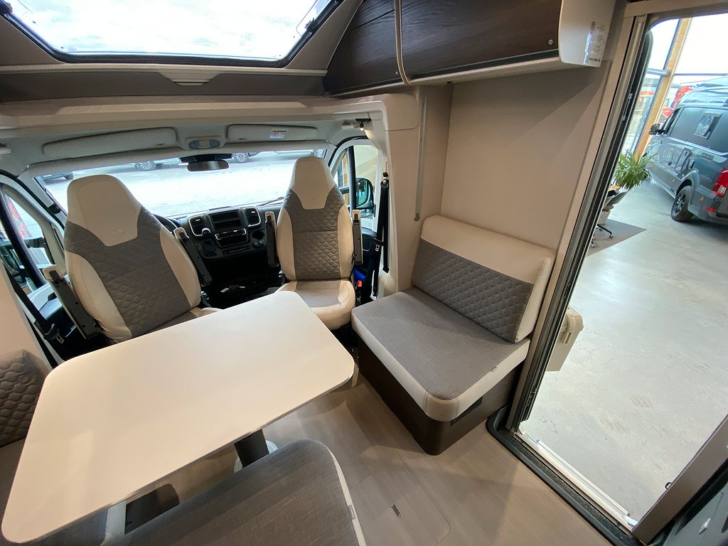 Adria Matrix Supreme 670 SL / Taksäng / Alde / Aut 180hk/Ugn - Adria