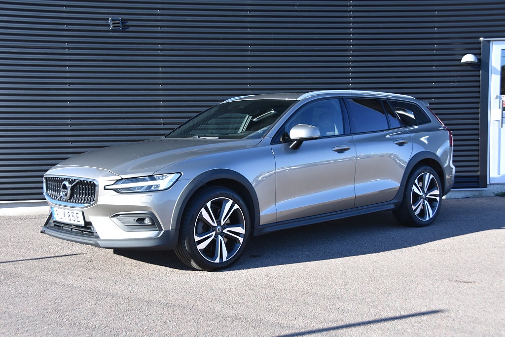 Volvo V60 Cross Country D4 AWD PRO Edition Polestar Panorama, Drag "SE SPEC"