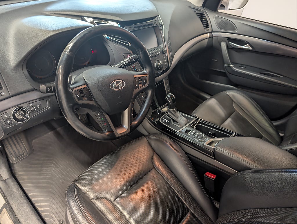 Hyundai i40 cw 1.7 CRDi DCT Automat/Pano/Skinn/SoV thumbnail