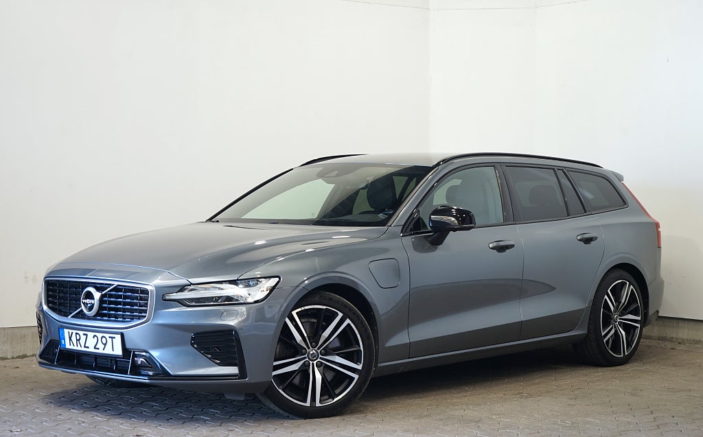 Volvo V60 Recharge T6 AWD R-Design Värmare Carplay Dragkrok 340hk