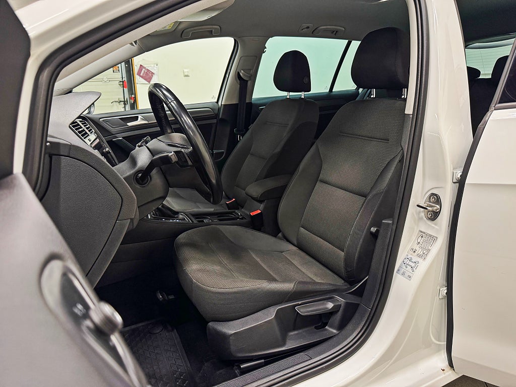 Volkswagen Golf SportKombi 1.6 TDI Automat 116hk Kamrem Nybytt