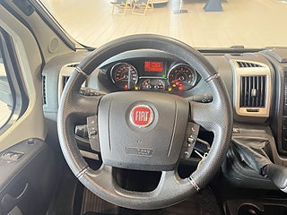 Husbil-halvintegrerad LMC T681 25 av 26