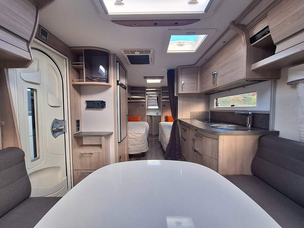 Kabe Safir 600 TDL KS Långbädd, Mover, AC